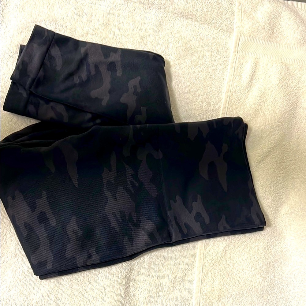 Spanx camo leggings size M